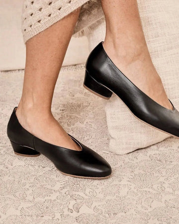 Black Versatile Low Heel Elegant Pumps