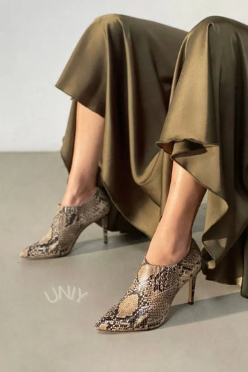 Chic Snakeskin Print Pointed Toe Stiletto High Heels