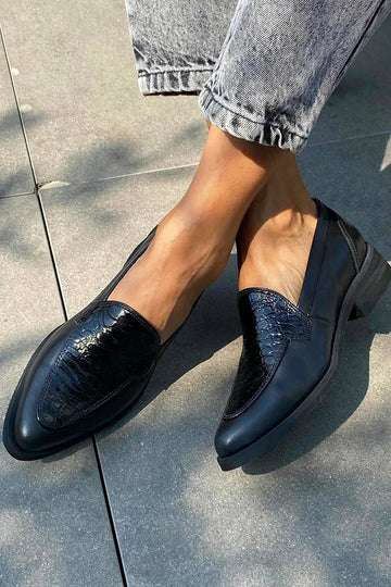 Patchwork Crocodile Print Toe Pointed Black Loafers