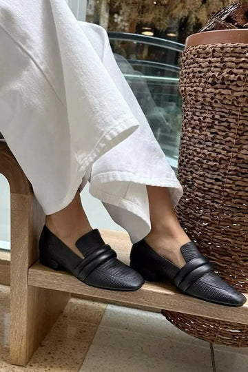 Textured Solid Color Square Toe Casual Black Loafers